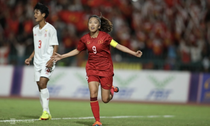 Huỳnh Như mừng bàn mở tỷ số trong trận thắng Myanmar 2-0 ở chung kết bóng đá nữ SEA Games 33 trên sân Olympic, Campuchia ngày 15/5/2023. Ảnh: Đức Đồng