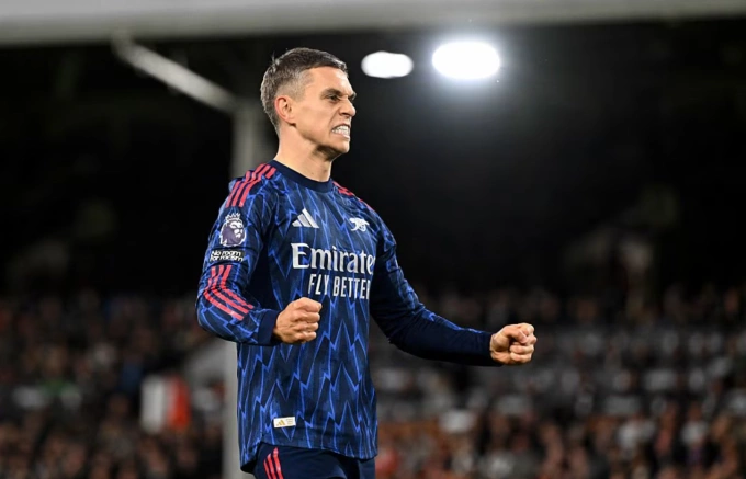 Leandro Trossard mừng bàn duy nhất của trận. Ảnh: Arsenal FC
