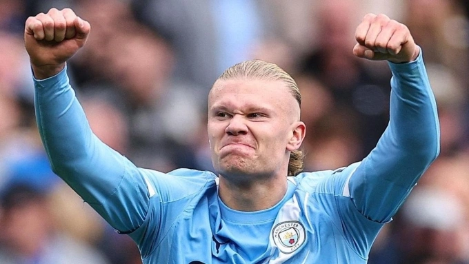 Haaland mừng bàn ấn định chiến thắng 2-0, ở trận gặp Everton trên sân Etihad, Manchester, Anh hôm 18/10. Ảnh: Reuters