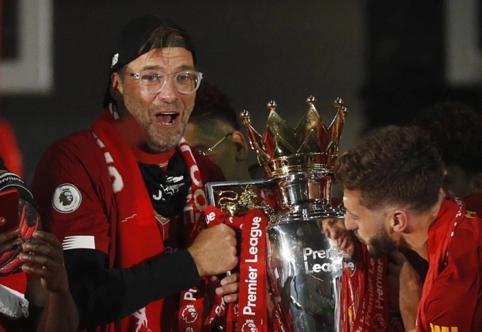 HLV Jurgen Klopp mừng danh hiệu Ngoại hạng Anh mùa 2019-2020. Ảnh: EPA