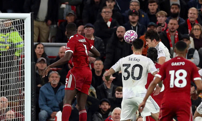 Maguire đánh đầu bàn thắng ấn định tỷ số 2-1 cho Man Utd trước Liverpool trên sân Anfield, thành phố Liverpool, Vương Quốc Anh, vòng 8 Ngoại hạng Anh tối 19/10/2025. Ảnh: Reuters