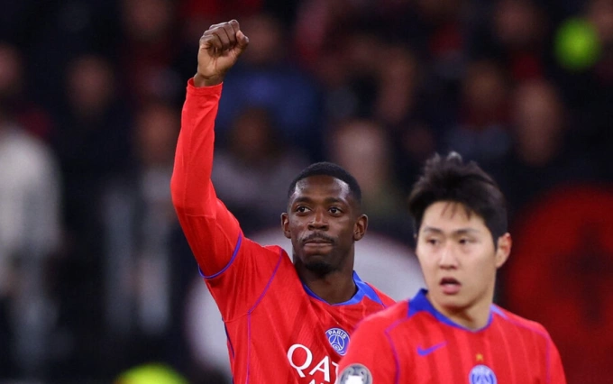 Ousmane Dembele mừng bàn nâng tỷ số lên 6-2. Ảnh: Leparisien