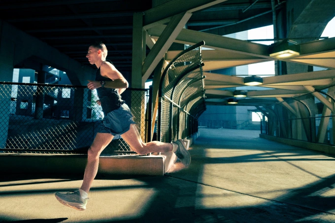 Runner tập luyện với Garmin. Ảnh: Garmin