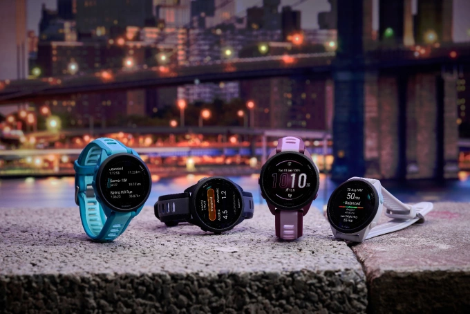 Đồng hồ Forerunner 165 có nhiều phiên bản màu sắc. Ảnh: Garmin
