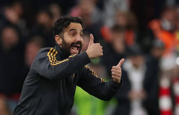 Amorim chỉ đạo trong trận Liverpool 1-2 Man Utd ở vòng tám Ngoại hạng Anh hôm 19/10. Ảnh: Reuters