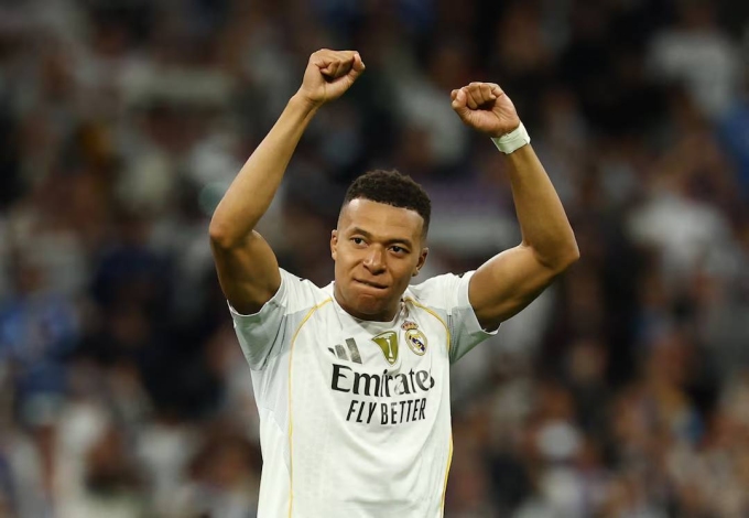 Mbappe mừng chiến thắng sau trận Real 2-1 Barca ở vòng 10 La Liga tối 26/10. Ảnh: Reuters