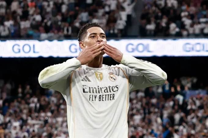 Jude Bellingham mừng bàn trong trận Real thắng Barca 2-1 ở vòng 10 La Liga trên sân Bernabeu, Madrid, Tây Ban Nha ngày 26/10/2025. Ảnh: EPA