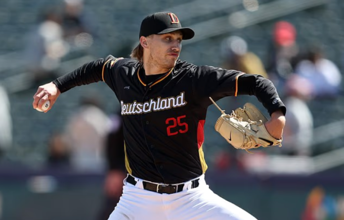 Jaden, 24 tuổi, thừa hưởng năng khiếu thể thao của cha mẹ nhưng quyết định thi đấu bóng chày.