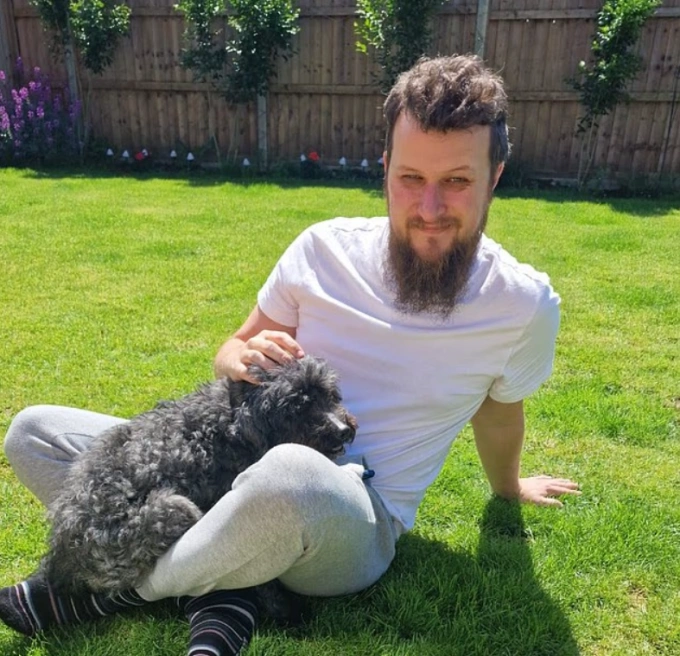 Liam Hawes, 34 tuổi, tạo ra video này chỉ trong hai phút bằng điện thoại trước khi đi ngủ.