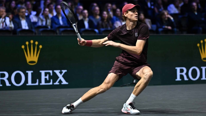 Sinner trong trận gặp Shelton, trên sân Trung tâm ở tổ hợp La Defense, Paris, Pháp hôm 31/10. Ảnh:Reuters