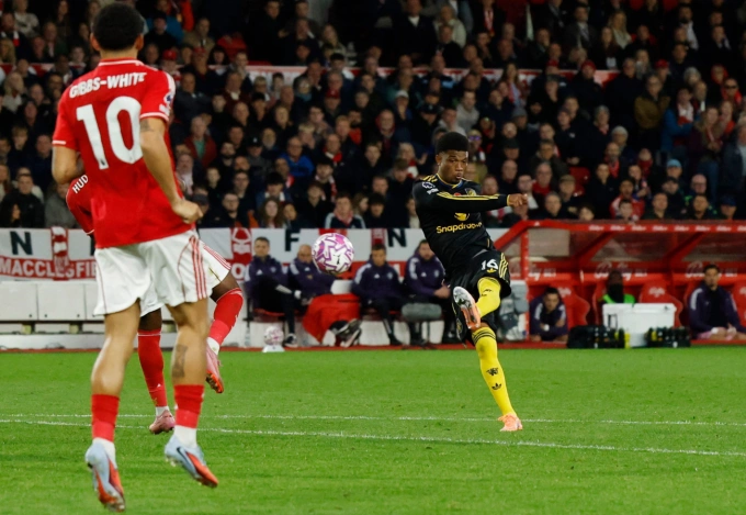 Amad Diallo vô-lê ấn định tỷ số hòa cho Man Utd. Ảnh: Reuters