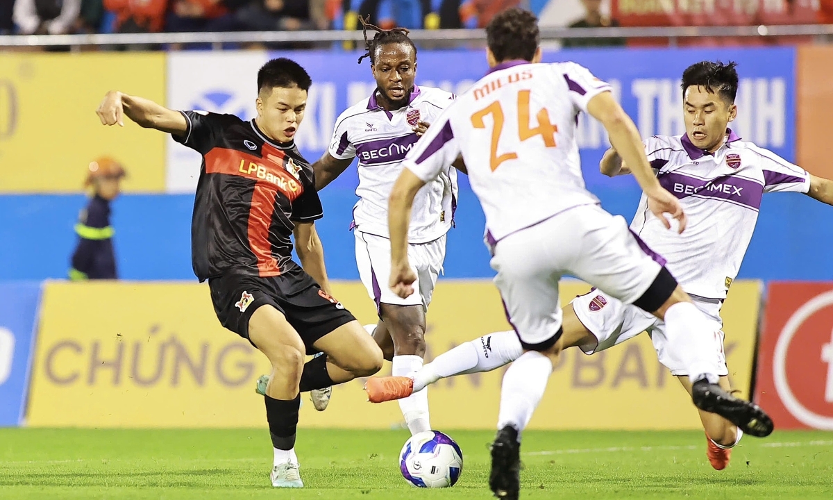 HLV Ninh Bình bất bình với trọng tài V-League