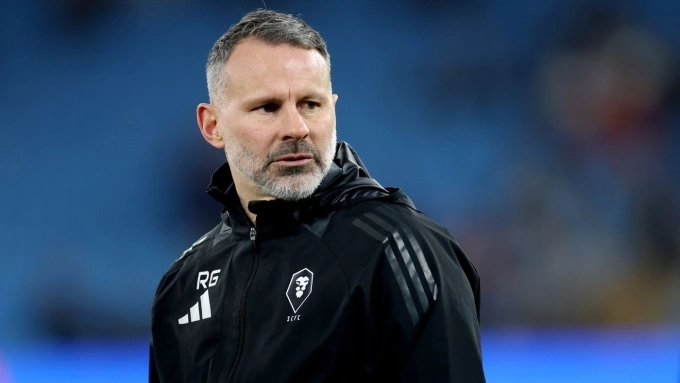 Giggs được cho là tìm đường trở lại nghiệp huấn luyện sau khi kinh doanh nhà hàng không thành công. Ảnh: Sun