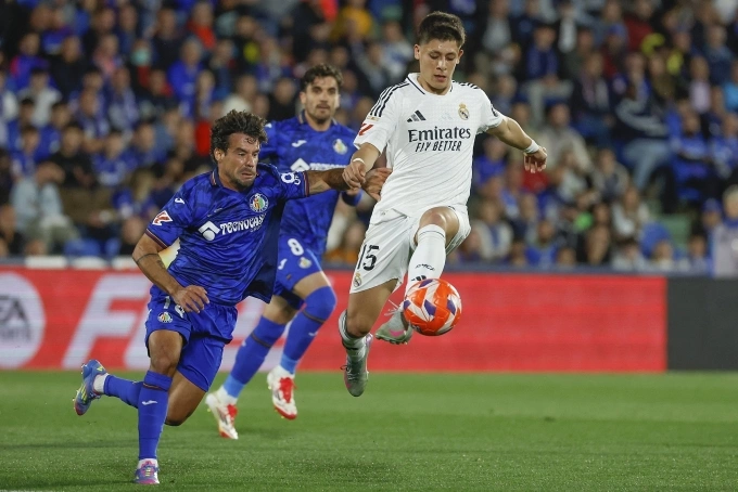 Guller đi bóng trong trận Real thắng Getafe 1-0 ở vòng 9 La Liga ngày 19/10. Ảnh: Reuters