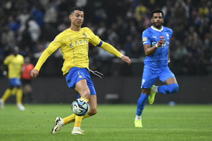 Ronaldo thi đấu cho Al Nassr trong trận chung kết Riyadh Season Cup 2024 gặp Al Hilal trên sân Kingdom tại Riyadh, Arab Saudi ngày 8/2/2024. Ảnh: AP