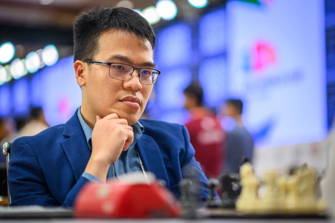 Lê Quang Liêm trong ván đấu với Jobava ở lượt về vòng hai World Cup cờ vua tại Goa, Ấn Độ ngày 5/11/2025. Ảnh: FIDE