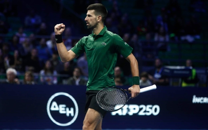 Djokovic mừng chiến thắng trước Hanfmann, trên sân Trung tâm ở nhà thi đấu OAKA tại Athens, Hy Lạp hôm 4/11. Ảnh: Reuters