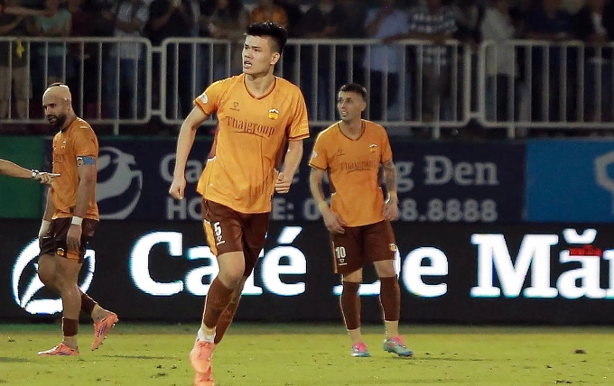 Trung vệ Đinh Quang Kiệt trong trận đấu Thanh Hoá.