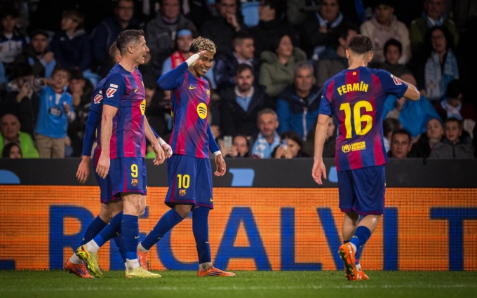 Lamine Yamal mừng bàn cùng các đồng đội. Ảnh: FC Barcelona