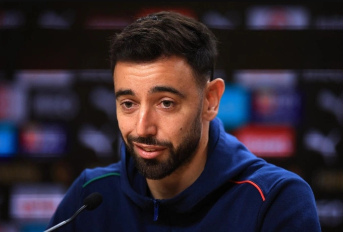 Bruno Fernandes trong buổi họp báo trước trận Bồ Đào Nha gặp Armenia ở lượt cuối bảng F vòng loại World Cup 2026 khu vực châu Âu tại sân Dragao, Porto, Bồ Đào Nha ngày 15/11. Ảnh: EFE