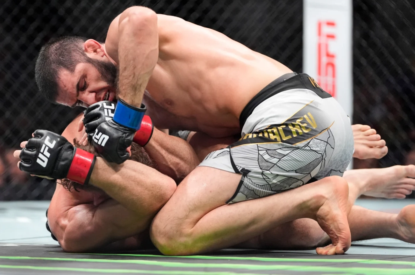 Makhachev trở thành nhà vô địch hai hạng cân tại UFC - Báo VnExpress Thể thao