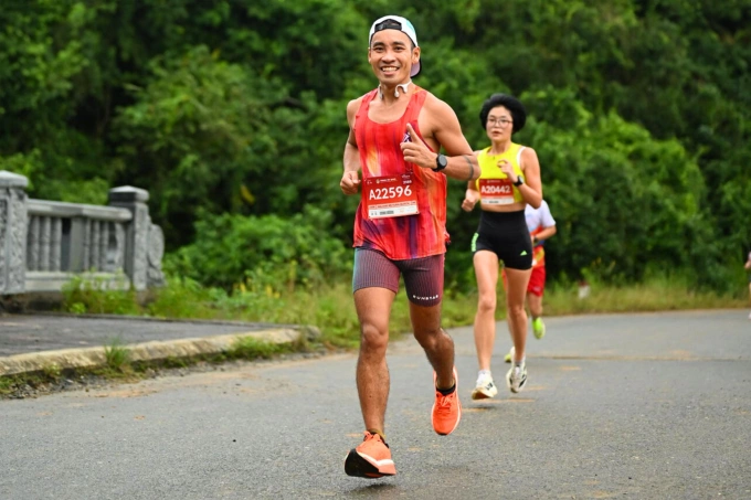 Titan III Max trên chân NAG Tuấn Quách. Ảnh: 361° Sports