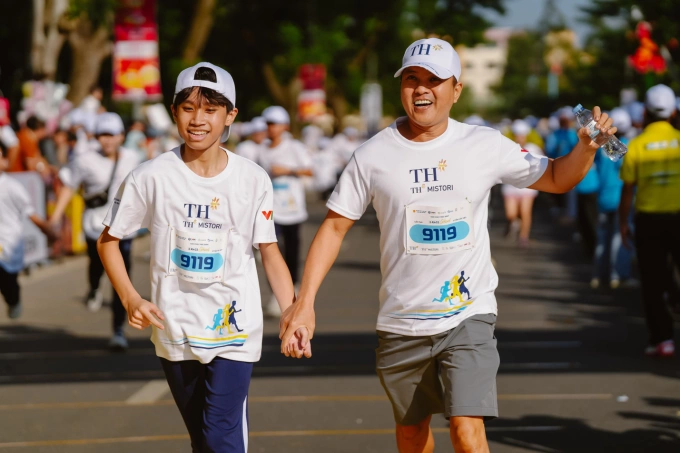 Niềm vui của runner trên đường chạy. Ảnh: BTC