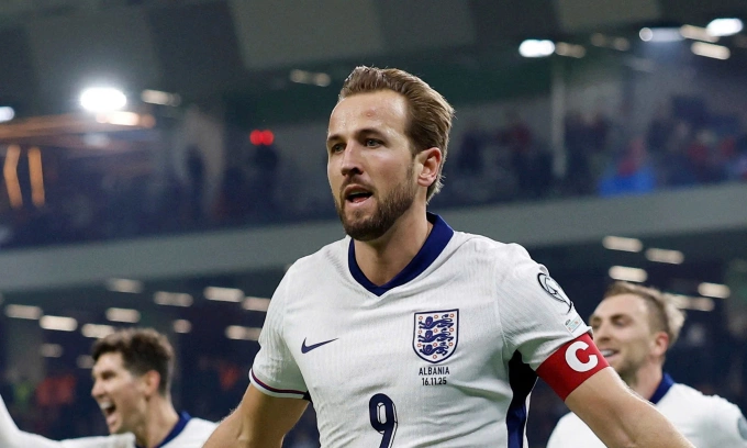 Harry Kane mừng bàn thắng cho tuyển Anh trong trận gặp Albania trên sân Kombetare, thành phố Tirana, Albania, lượt cuối bảng K vòng loại World Cup 2026 tối 16/11/2025. Ảnh: Reuters
