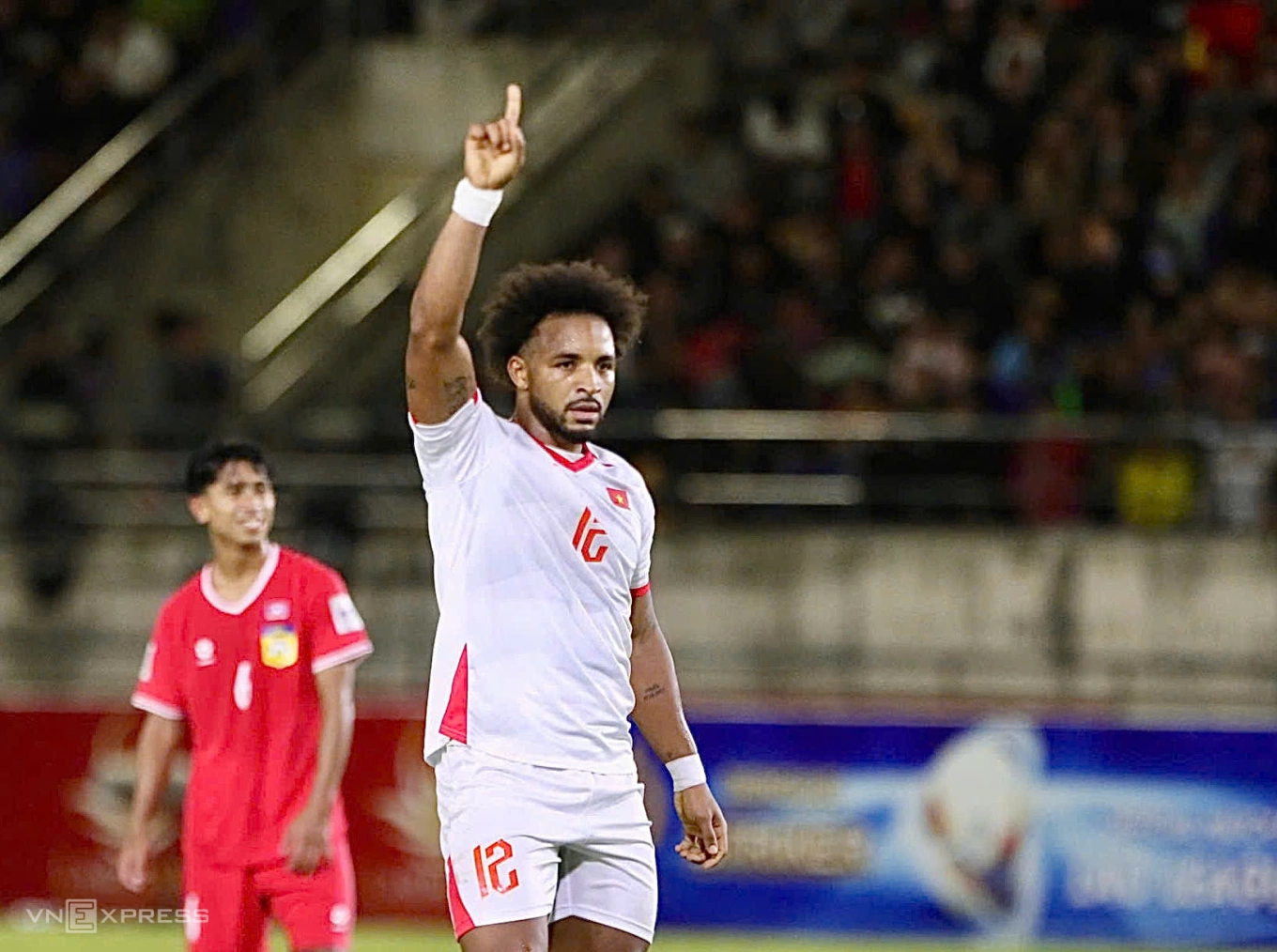 Phản ứng của CĐV Đông Nam Á khi Xuân Son vừa trở lại đã ghi 4 bàn, 1 kiến tạo 3 Xuân Son được đồng đội nhường phạt đền ở trận thắng Lào - Báo VnExpress Thể thao