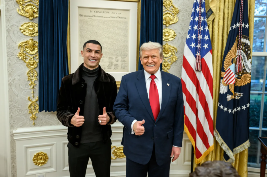 Ronaldo trò chuyện với ông Trump trong Phòng Bầu dục - Báo VnExpress Thể thao