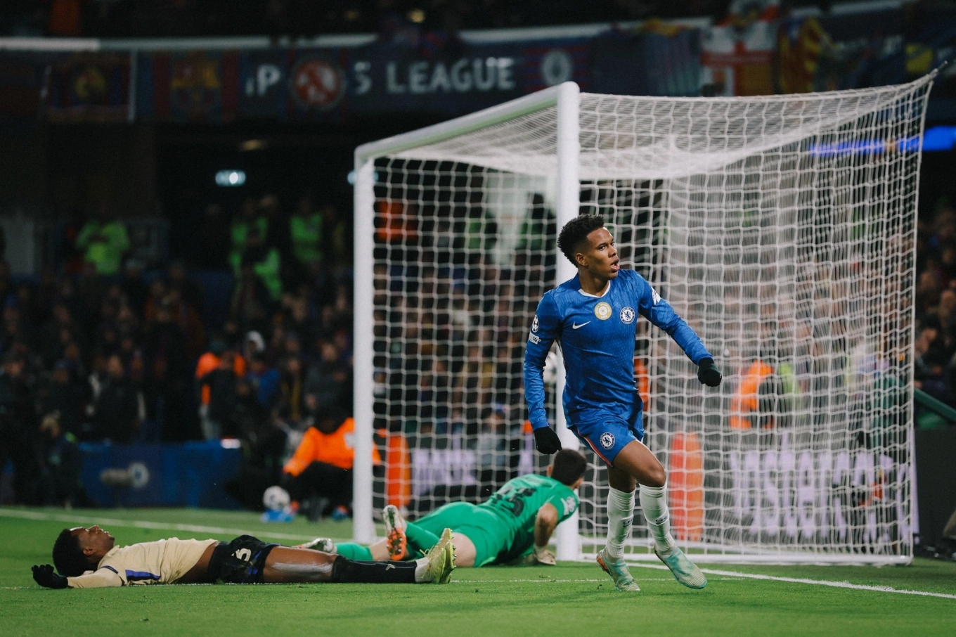 Danh sách sơ bộ Brazil dự World Cup: Neymar có tên, sao trẻ Chelsea lỡ hẹn 2 G6oVijcWwAAYs x 1764132665 6040 1764133012