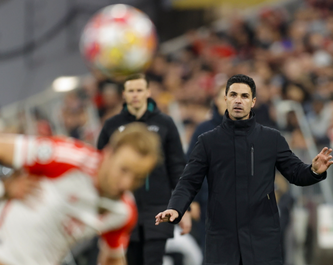 HLV Mikel Arteta trong trận Arsenal gặp Bayern tại Champions League mùa 2023-2024. HLV Mikel Arteta trong trận Arsenal gặp Bayern tại Champions League mùa 2023-2024.