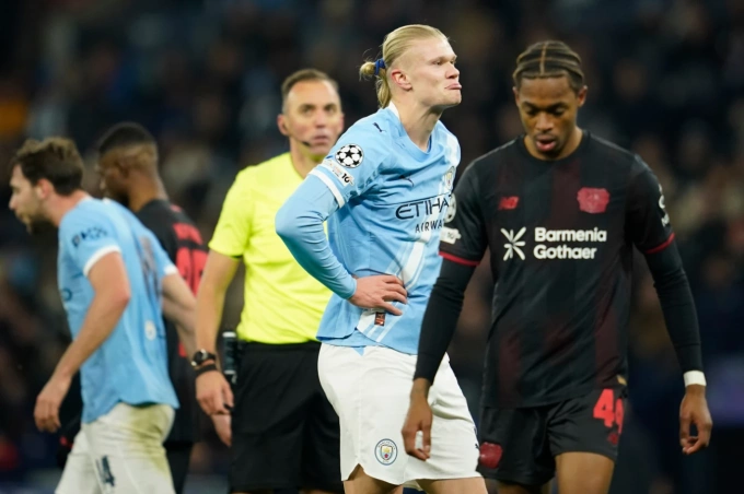 Erling Haaland phản ứng sau khi bỏ lỡ cơ hội ghi bàn Erling Haaland bỏ lỡ cơ hội