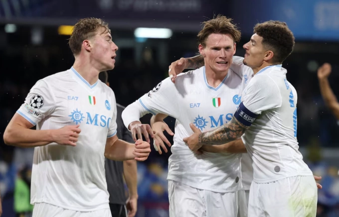 Scott McTominay mừng bàn mở tỷ số cho Napoli Scott McTominay ăn mừng bàn thắng