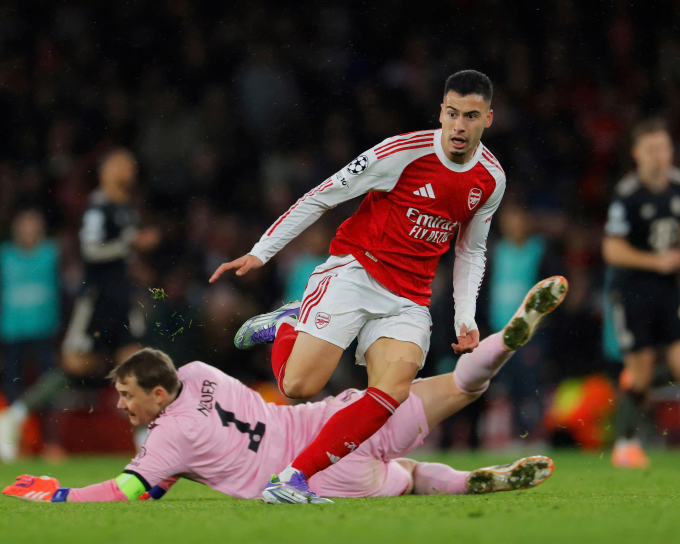 Martinelli vượt qua Neuer để ghi bàn ấn định tỷ số, trong trận Arsenal thắng Bayern 3-1 trên sân Emirates, London, Anh ngày 26/11/2025. Ảnh: Guardian Martinelli vượt qua Neuer để ghi bàn ấn định tỷ số, trong trận Arsenal thắng Bayern 3-1 trên sân Emirates, London, Anh ngày 26/11/2025.