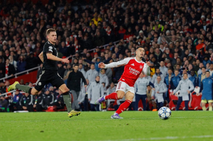 Gabriel Martinelli sút vào lưới trống ấn định tỷ số 3-1. Ảnh: The Guardian Gabriel Martinelli sút vào lưới trống