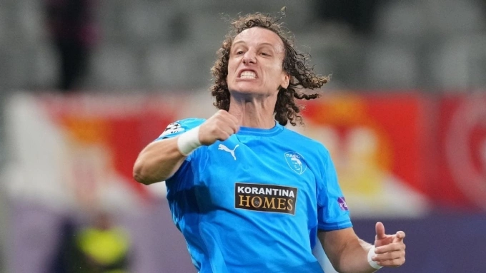 Luiz mừng bàn thắng ở trận gặp Monaco, trên sân Alphamega, Limassol, đảo Síp hôm 26/11. David Luiz ăn mừng bàn thắng tại sân Alphamega