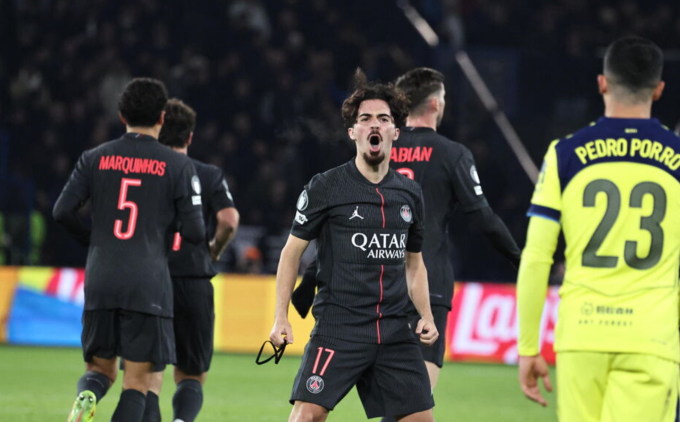 Vitinha (số 17) lập hat-trick trong trận PSG thắng Tottenham 5-3 trên sân Parc des Princes, Paris, Pháp ngày 26/11. Vitinha ghi hat-trick giúp PSG thắng Tottenham 5-3