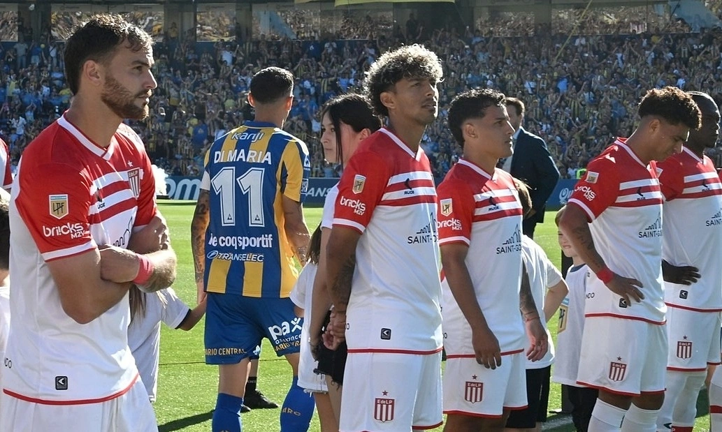 Bóng đá Argentina bị phạt nặng vì sự cố chưa từng có 2 Đội bóng Argentina bị phạt nặng vì quay lưng chào nhà vô địch - Báo VnExpress Thể thao