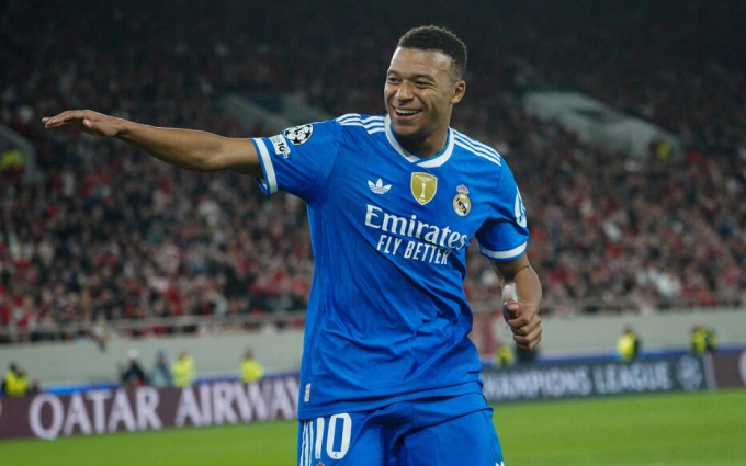 Mbappe mừng bàn trong trận Olympiakos 3-4 Real ở lượt năm vòng bảng Champions League hôm 26/11. Mbappe ăn mừng bàn thắng trận Olympiakos vs Real