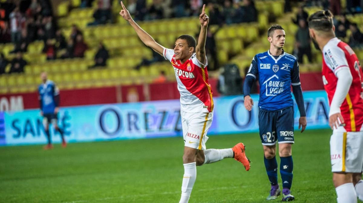 Bàn thắng đầu tiên của Mbappe cho Monaco Mbappe ghi bàn đầu tiên cho Monaco