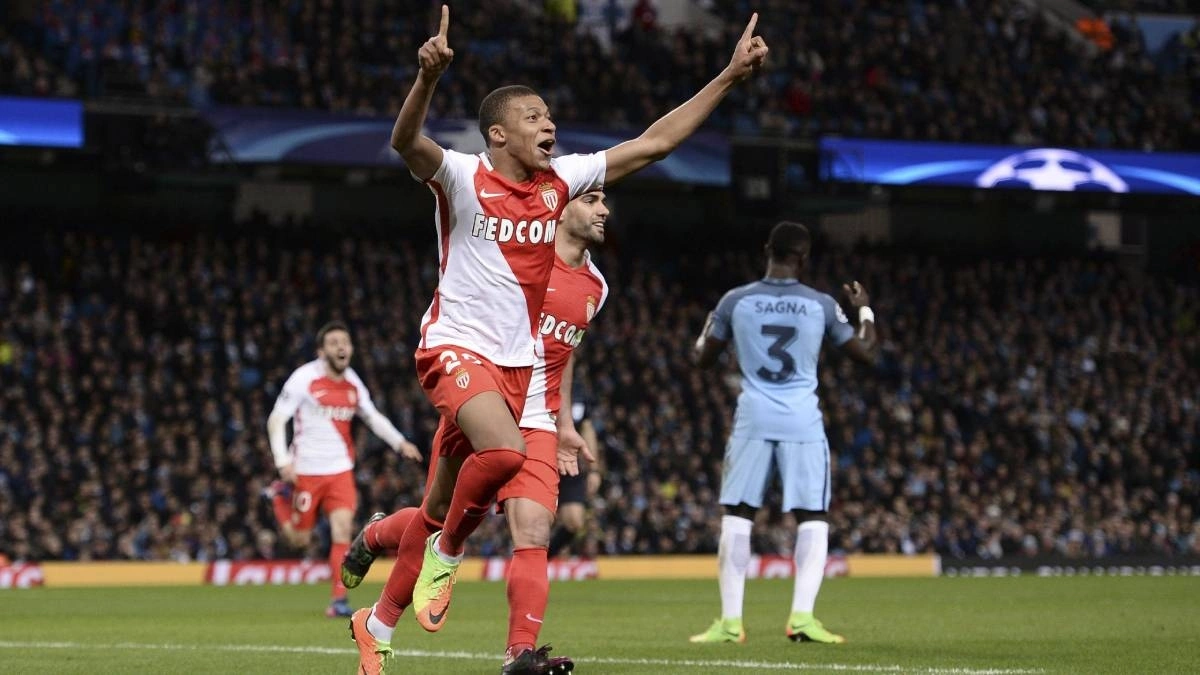 Mbappe bùng nổ mùa giải 2016-2017 Mbappe thi đấu thành công tại Monaco mùa giải 2016-2017
