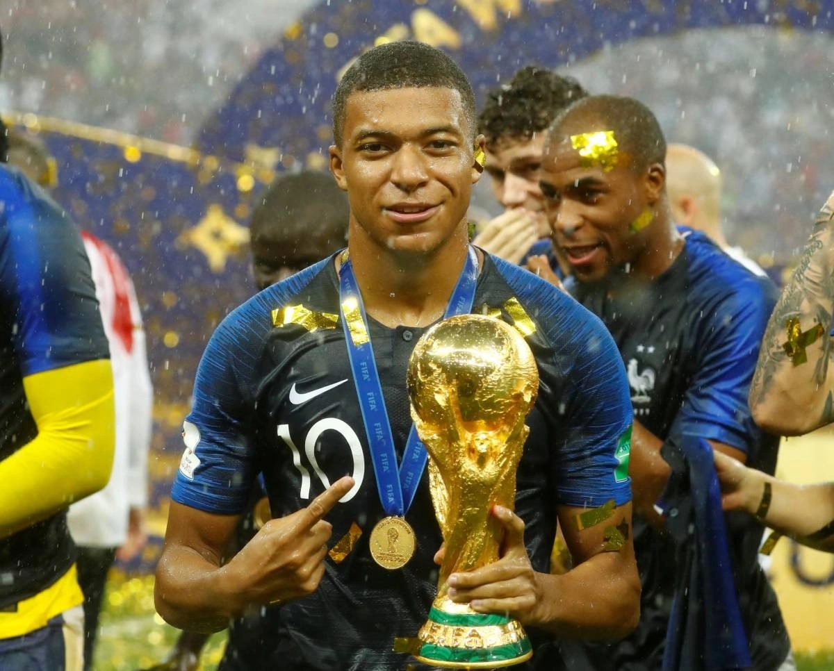 Mbappe tỏa sáng tại World Cup 2018 Mbappe ghi bàn ở World Cup
