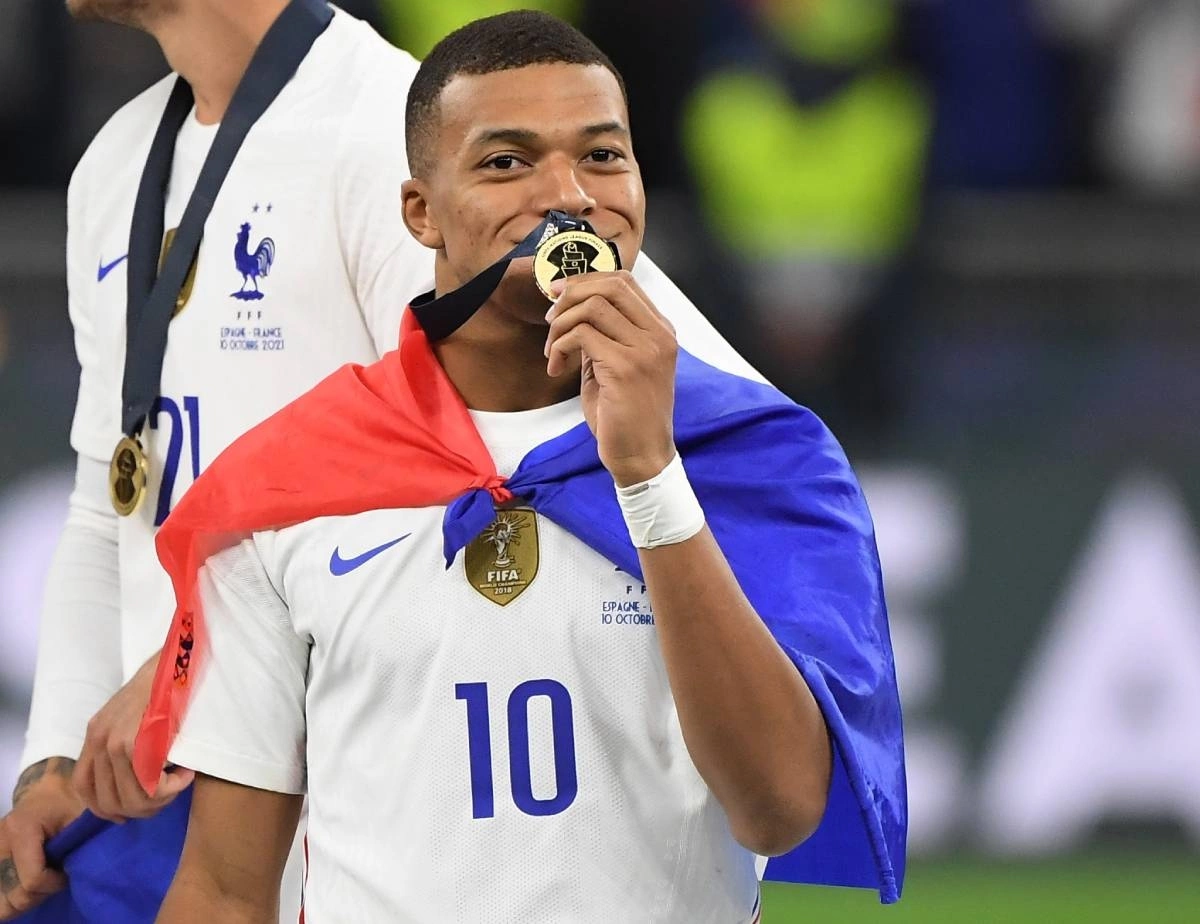 Mbappe giành Nations League cùng tuyển Pháp Mbappe ghi bàn tại Nations League