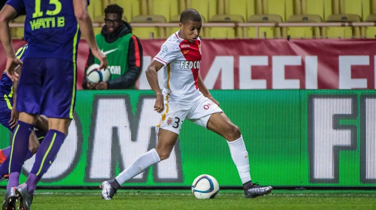 Mbappe ra mắt Monaco năm 2015 Mbappe ra mắt Monaco ở tuổi 16
