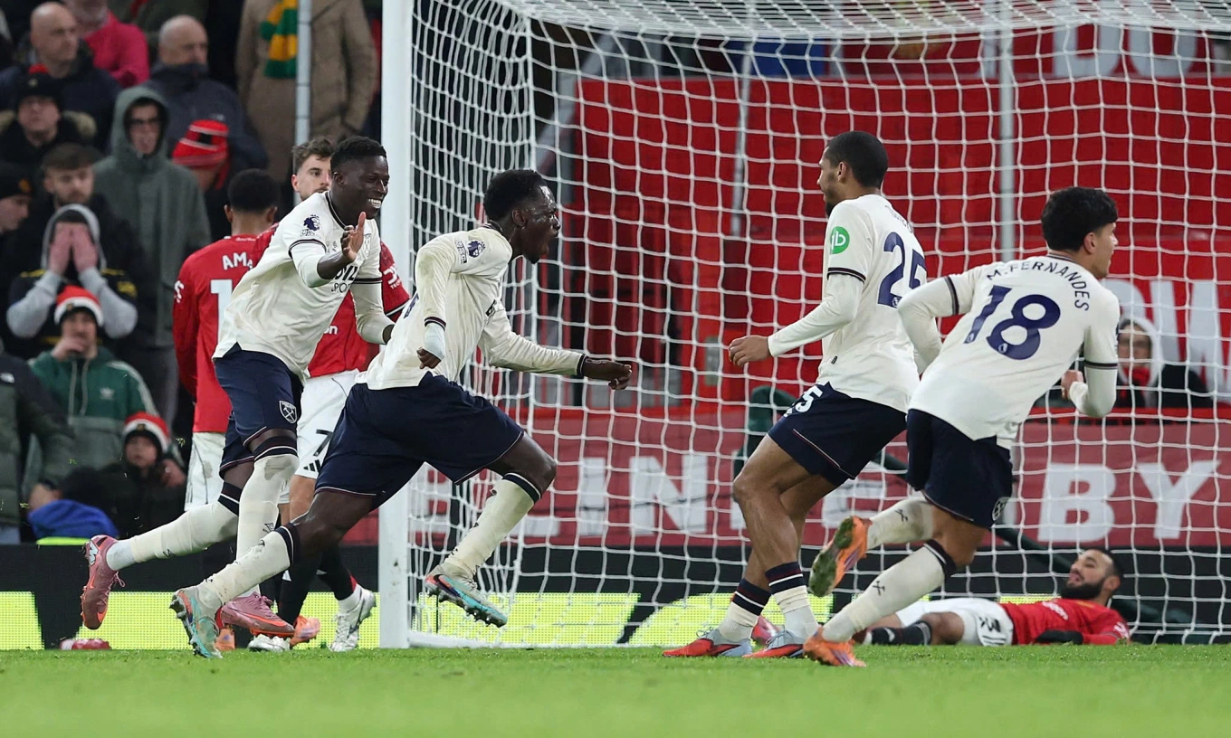 CĐV M.U nổi giận với 1 ngôi sao sau khi lỡ cơ hội vào top 5 2 Man Utd rơi điểm trước đội 'cầm đèn đỏ' - Báo VnExpress Thể thao