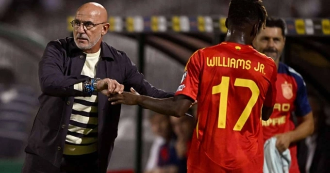 De La Fuente (trái) giúp Tây Ban Nha thắng Bulgaria 3-0 ở vòng loại World Cup hôm 4/9. Ảnh: EFE