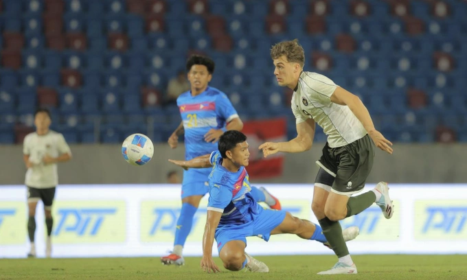 Indonesia (áo trắng) thua Philippines 0-1 ở lượt hai bảng C bóng đá nam SEA Games 33, trên sân 700th Annivesary ở Chiangmai, Thái Lan ngày 8/12/2025. Ảnh: Bola