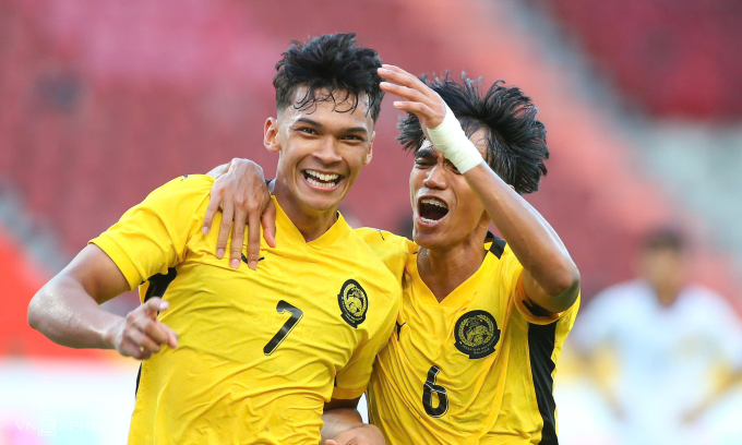 Cầu thủ Malaysia mừng bàn thắng trong trận gặp Lào ở lượt hai bảng B bóng đá nam SEA Games 33, trên sân Rajamangala, thành phố Bangkok, Thái Lan ngày 6/12/2025. Ảnh: Đức Đồng
