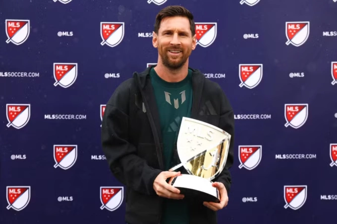 Lionel Messi nhận danh hiệu Landon Donovan MLS MVP 2025 ngày 9/12. Ảnh: AFP